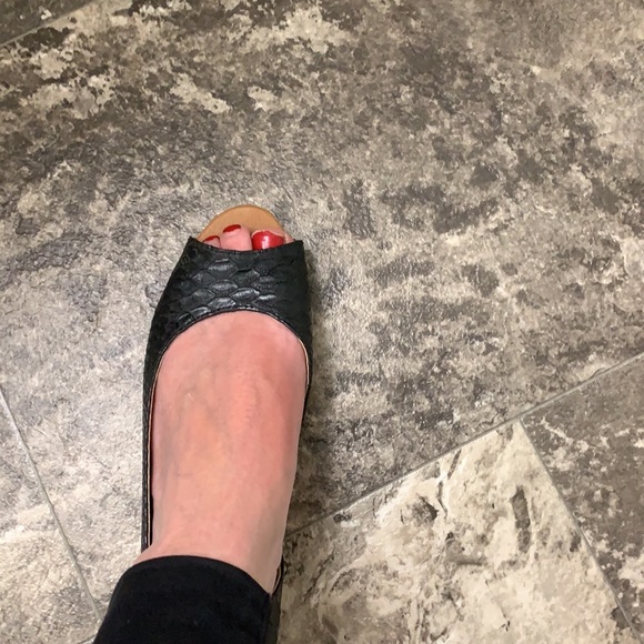 Black open toe slip on shoes size 5.5 - Picture 3 of 3